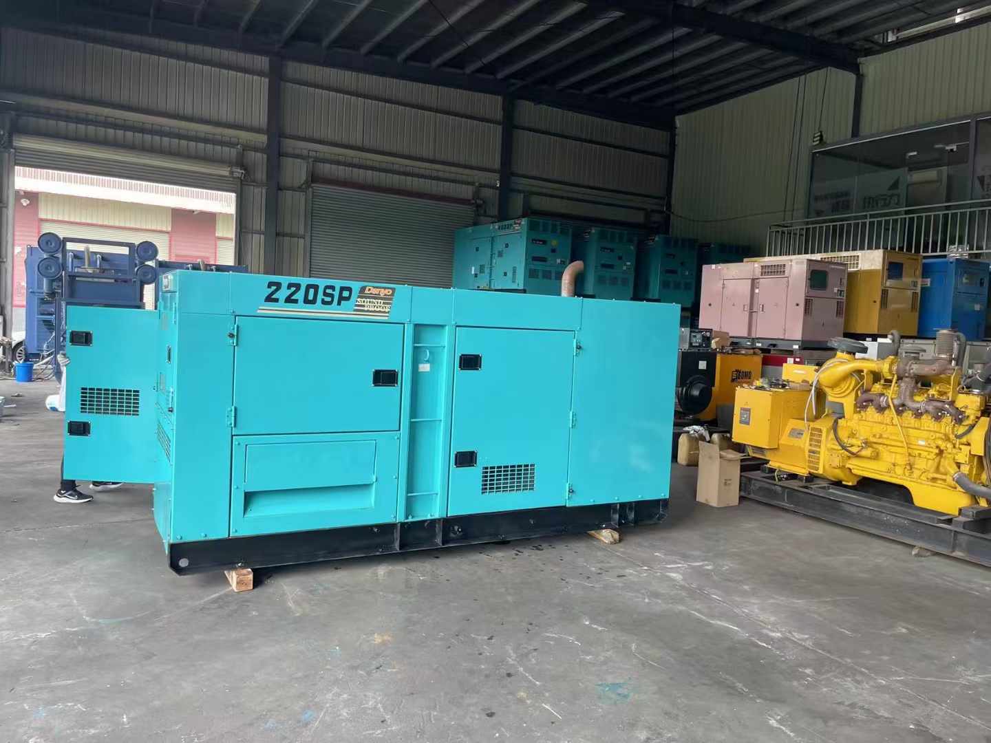 沅江柴油发电机组长期不间断运行时，如何监控其温度和压力？