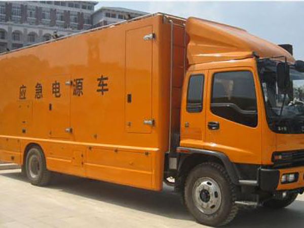 沅江冬季柴油发电机启动前，如何检查燃油系统中的积水？